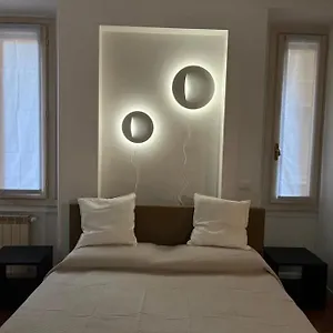 https://casa-vercelli-delizioso-bilocale-moderno-nella-vecchia-milano.italymilanhotels.net